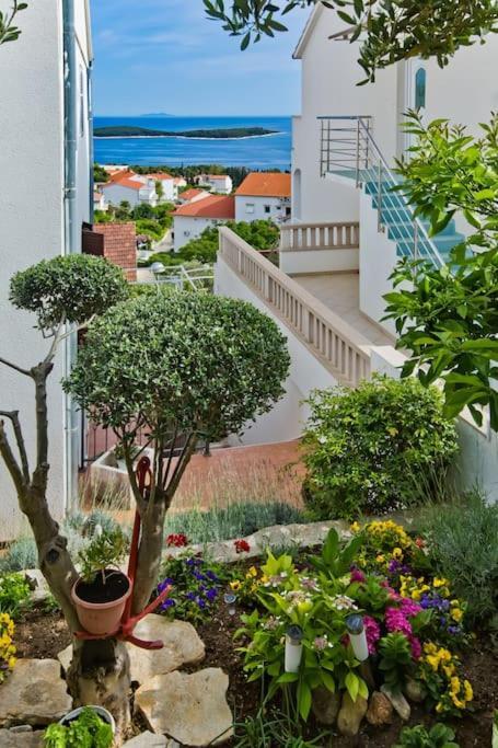 Apartman Tino With Two Sunny Terace Hvar Town Exterior foto