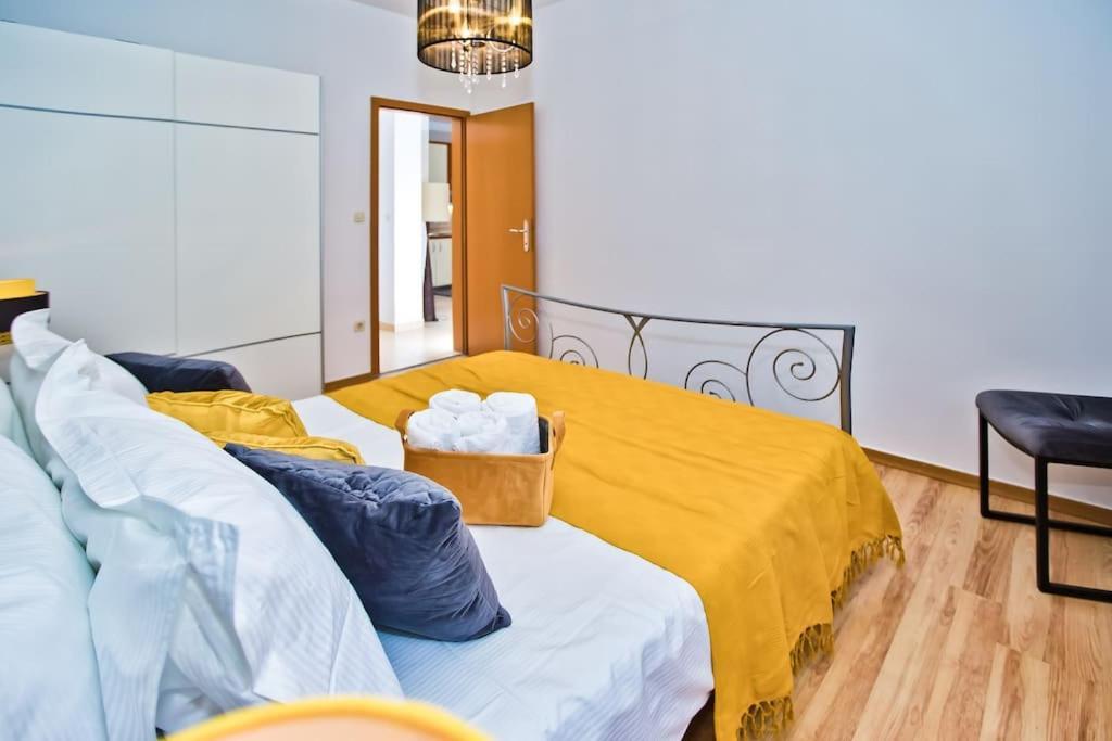 Apartman Tino With Two Sunny Terace Hvar Town Exterior foto